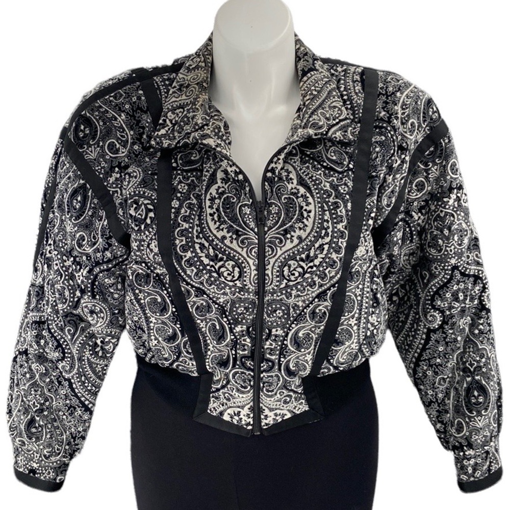 Escada jacket Size medium (10) vintage short jacket with pockets